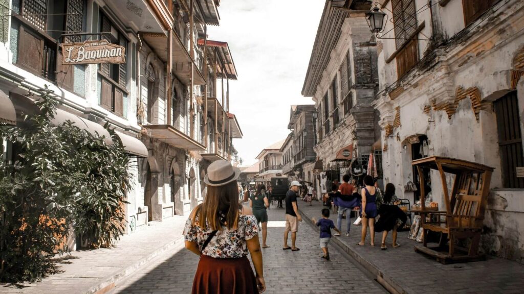 Straatbeeld van het koloniale stadje Vigan met Spaanse architectuur op Luzon, Filipijnen