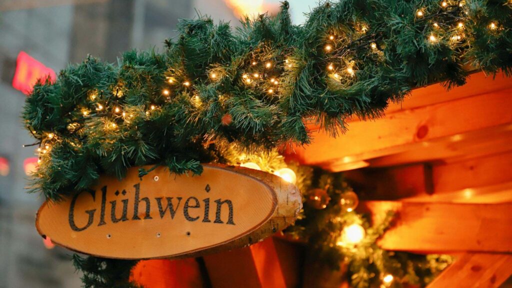 Sfeervolle kerstmarkt op de Champs-Élysées in Parijs