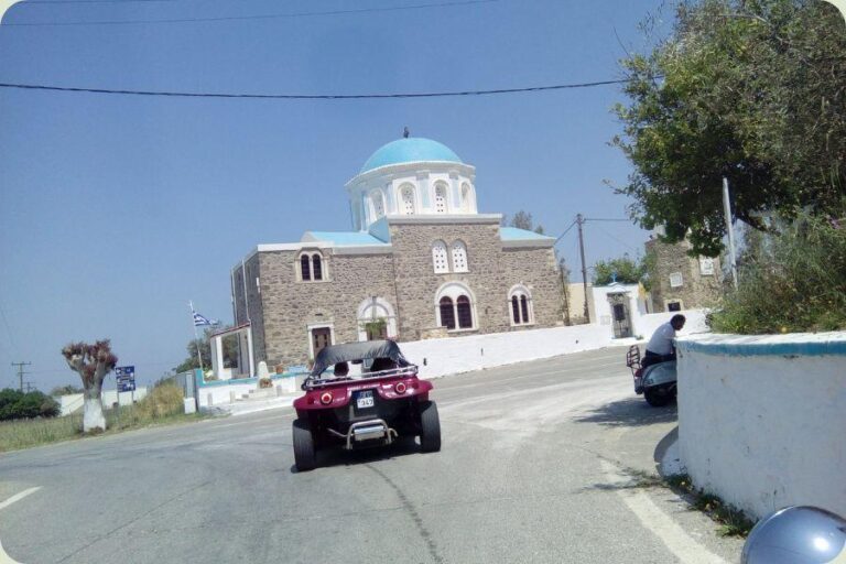 Rijden met een buggy langs een traditionele Griekse kerk in Antimachia op Kos